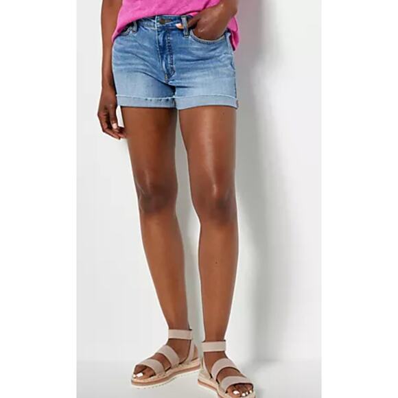NWT Candace Cameron Bure QVC Pacific Denim Cut Off Short, Sz 16P, Casual Classic - Picture 1 of 5